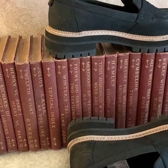 TOMS Black Leather Platform Lug Sole Penny CARA Loafer EXC Condition 6.5M - Picture 7 of 7